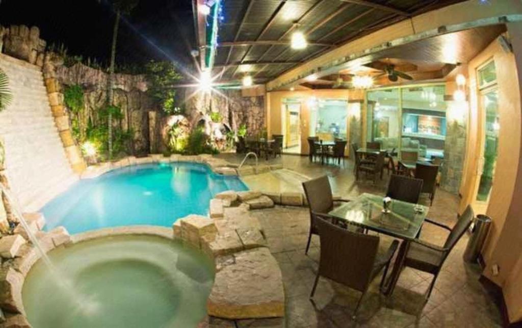 Goldenfield Kundutel Hotel Bacolod Exterior photo